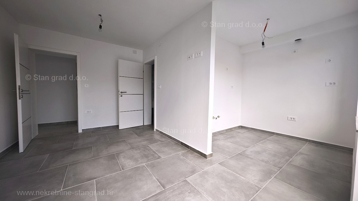 Crikvenica, apartma v 2. nadstropju s pogledom na morje, prodamo!