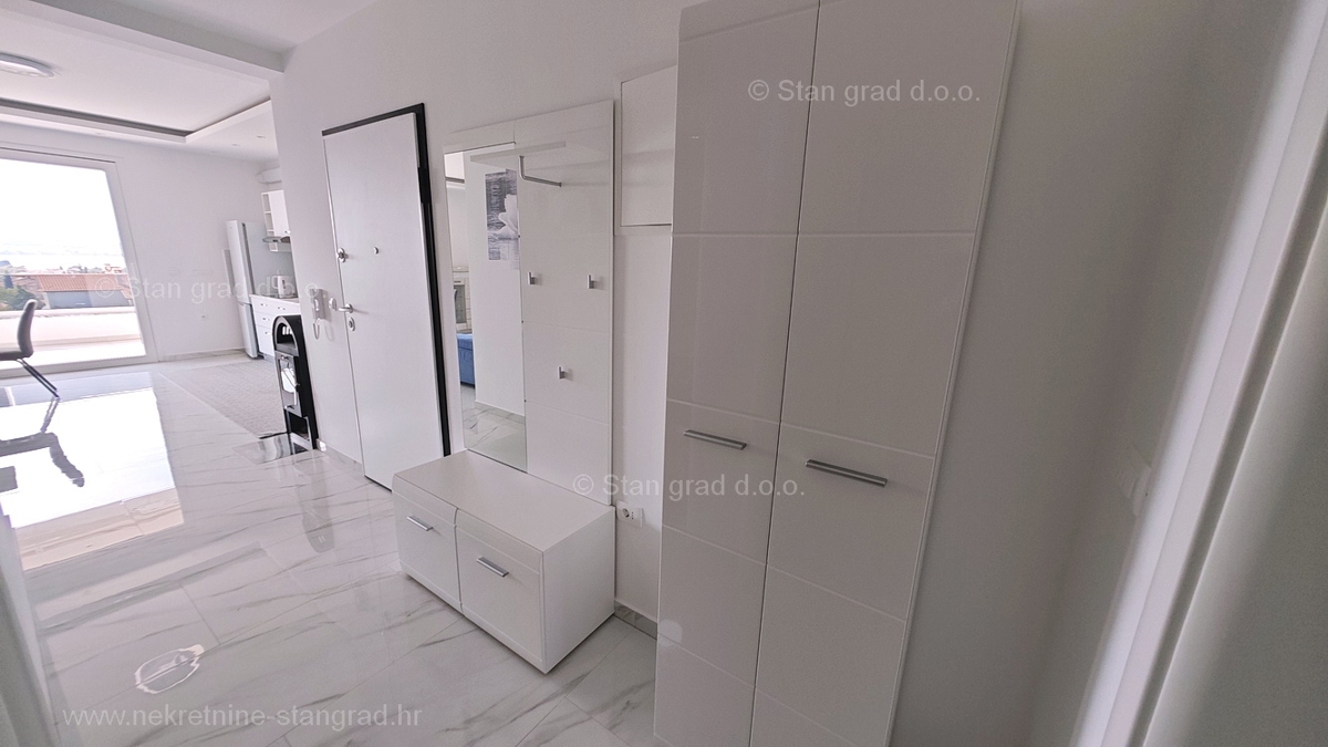 Malinska, moderen apartma z odprtim pogledom na morje!