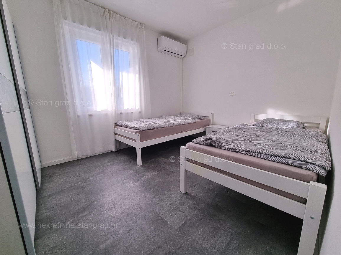 Okolica Krka, popolnoma opremljen dvosobni apartma v 1. nadstropju!