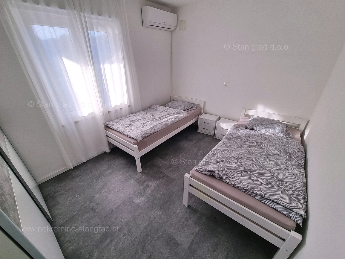 Okolica Krka, popolnoma opremljen dvosobni apartma v 1. nadstropju!