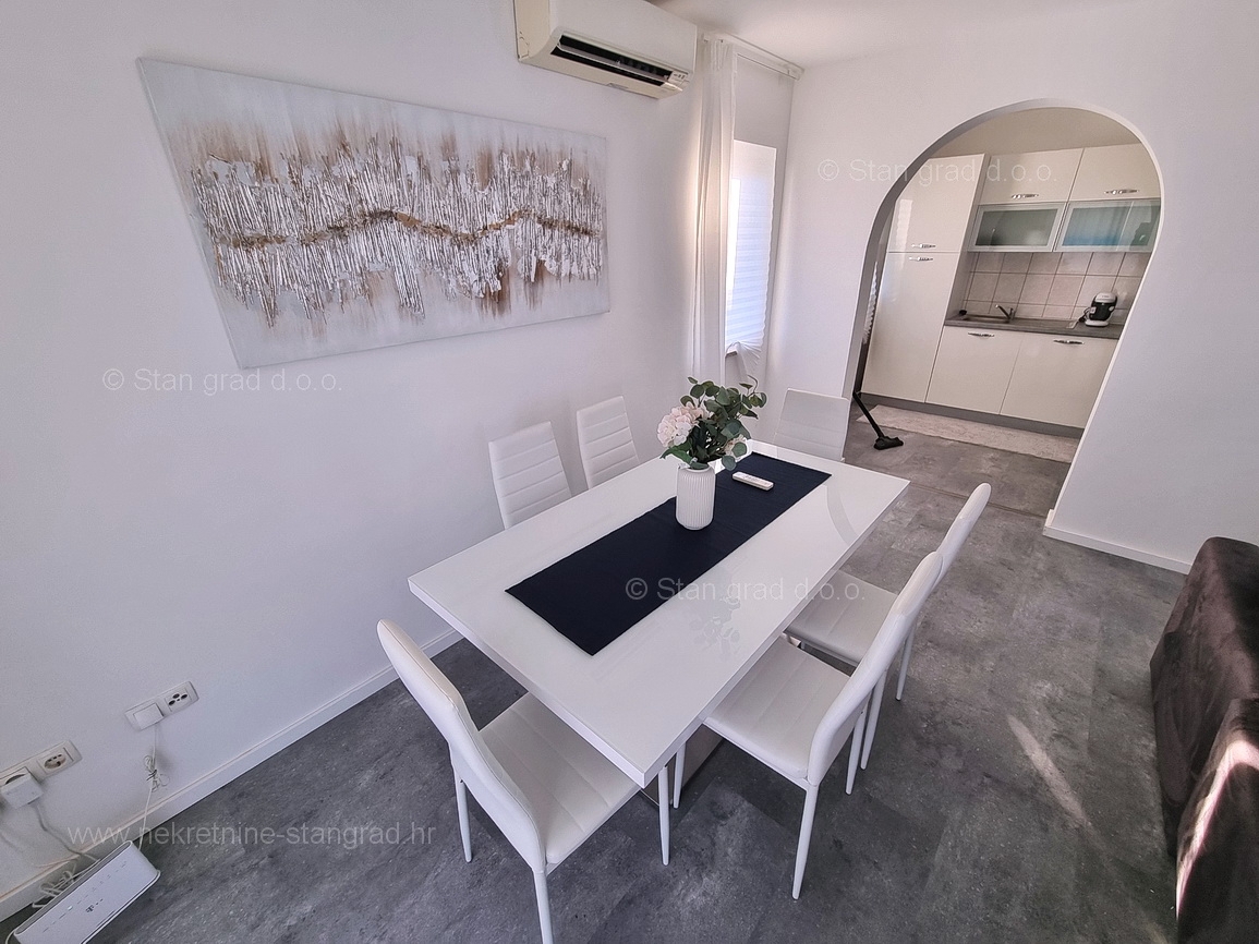 Okolica Krka, popolnoma opremljen dvosobni apartma v 1. nadstropju!