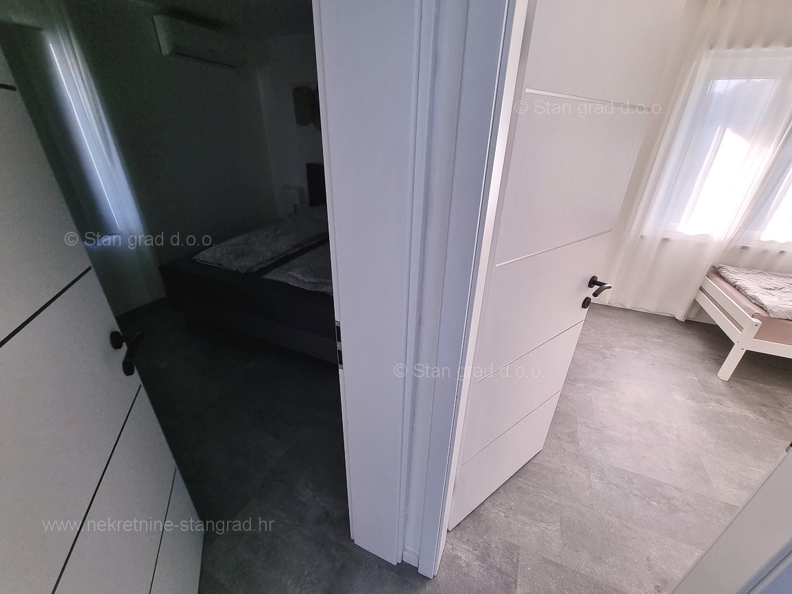 Okolica Krka, popolnoma opremljen dvosobni apartma v 1. nadstropju!