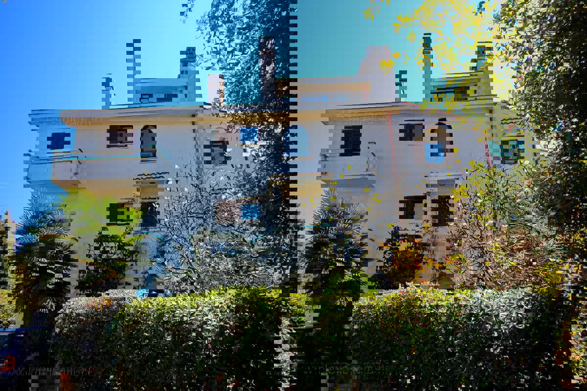 Malinska, hiša za turistične namene z 9 apartmaji