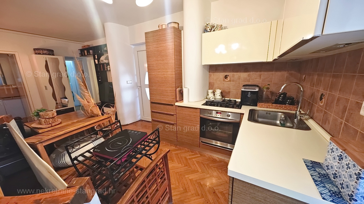 Malinska, trisobni apartma z vrtom blizu morja!