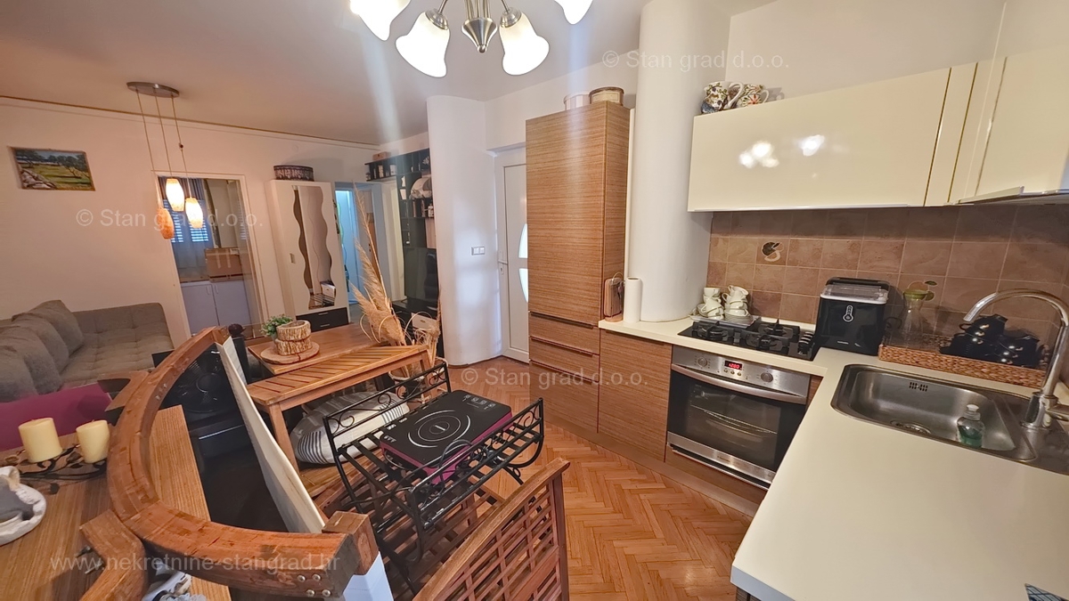 Malinska, trisobni apartma z vrtom blizu morja!