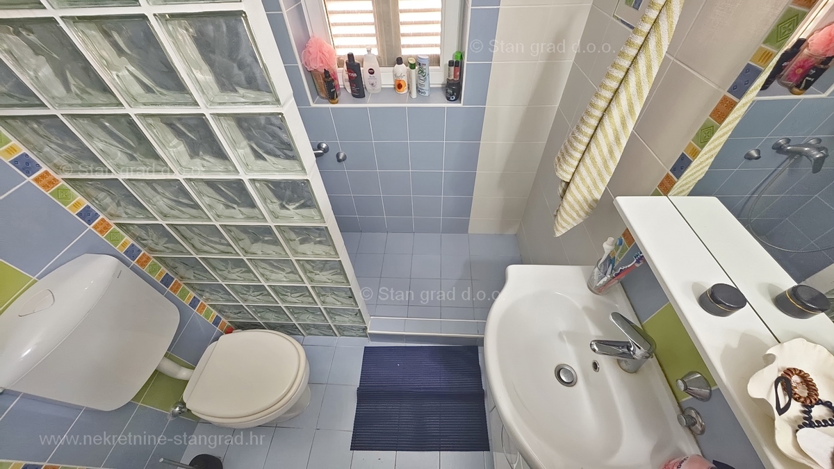 Malinska, trisobni apartma z vrtom blizu morja!