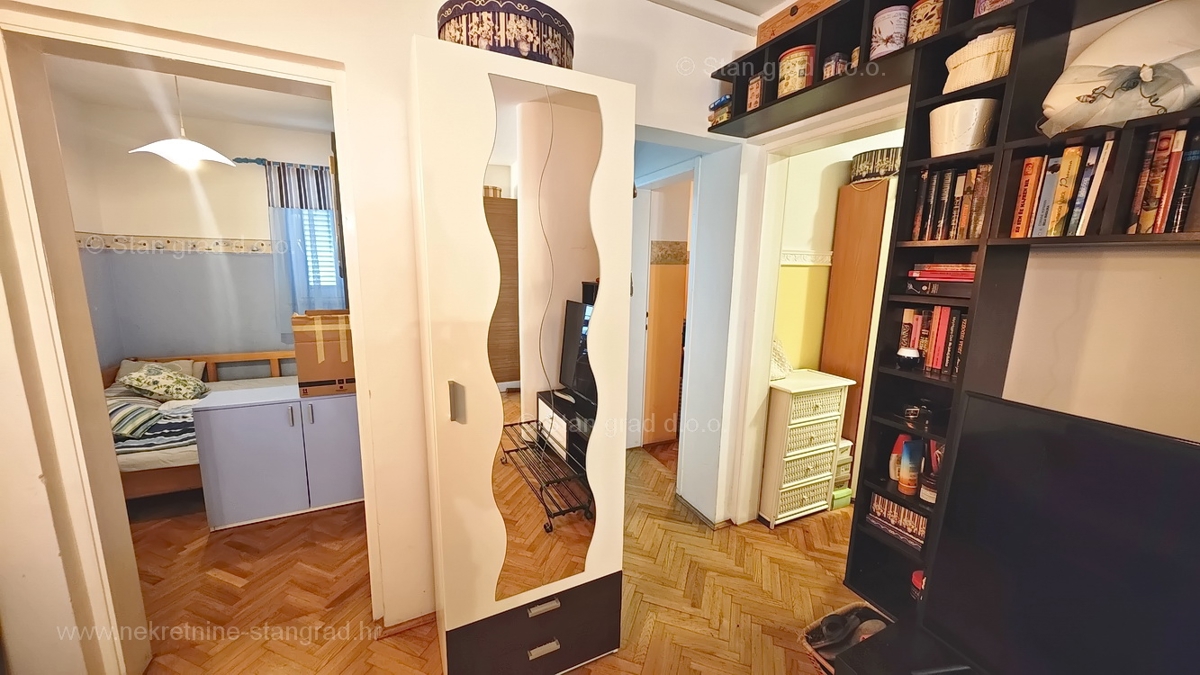 Malinska, trisobni apartma z vrtom blizu morja!