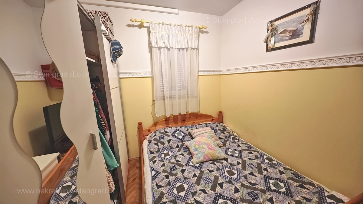 Malinska, trisobni apartma z vrtom blizu morja!