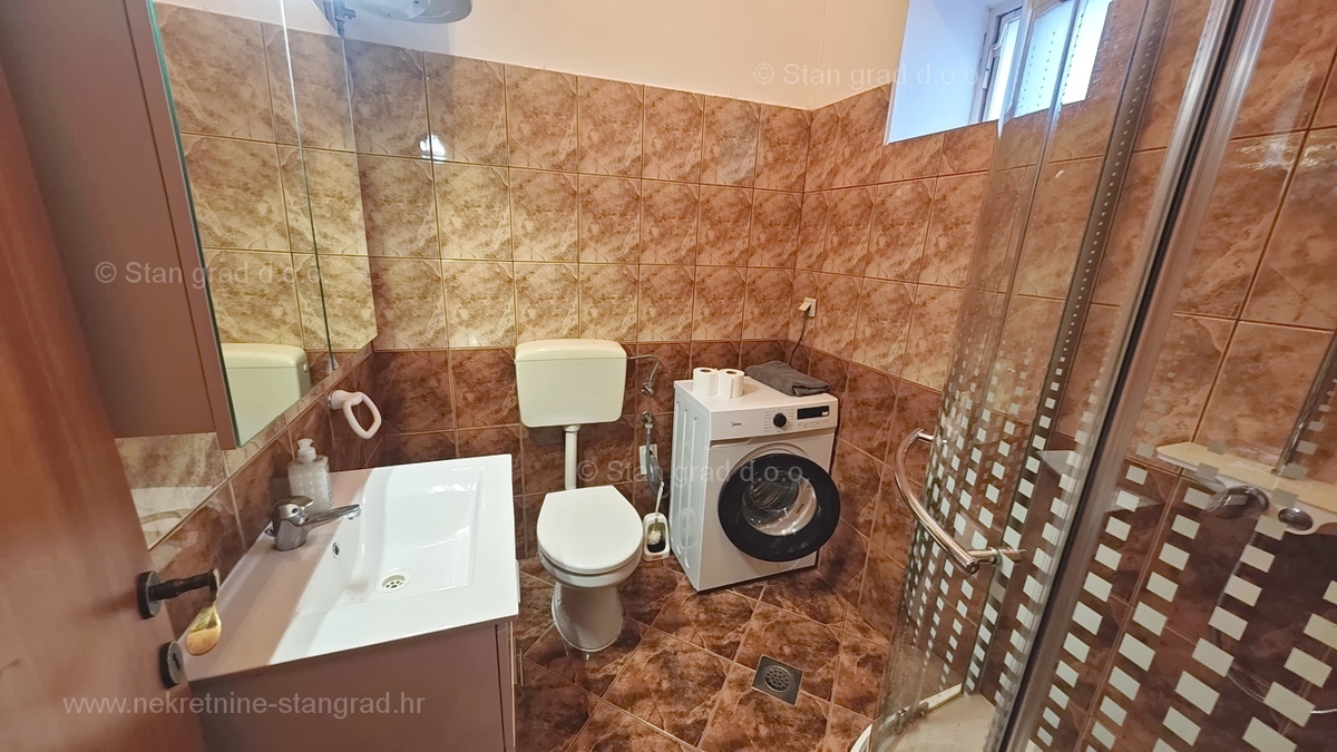 Šilo, očarljiva hiša z bazenom in tremi apartmaji!