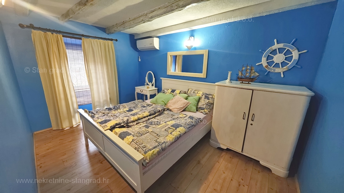 Šilo, očarljiva hiša z bazenom in tremi apartmaji!