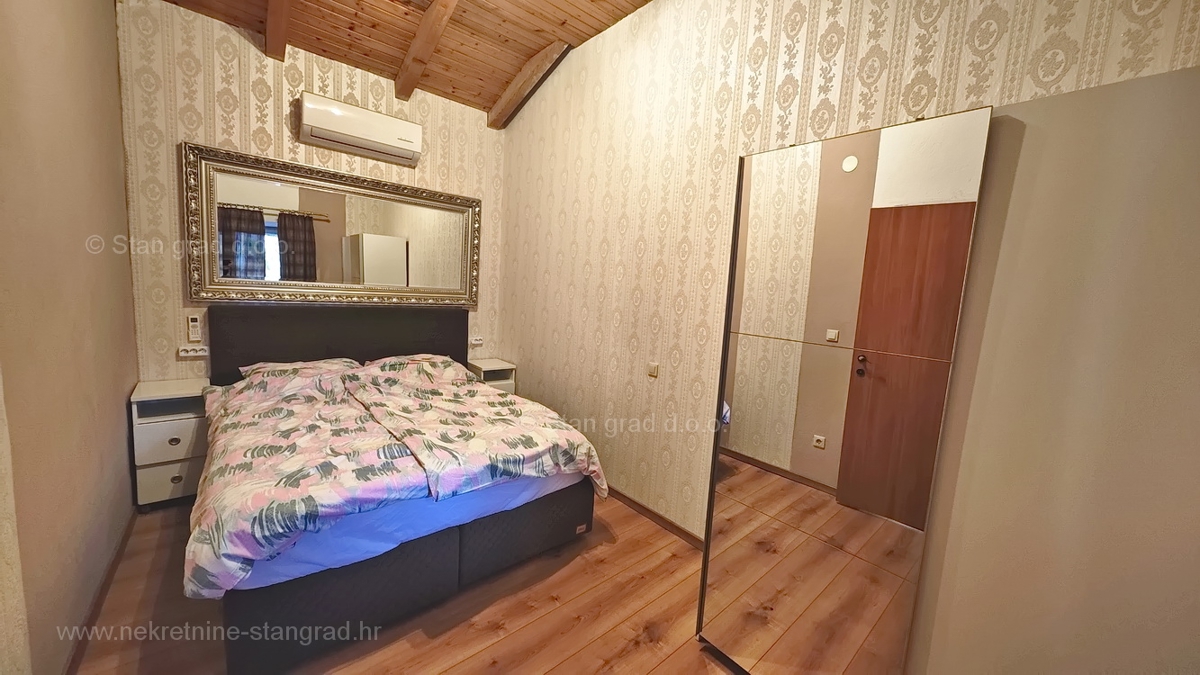 Šilo, očarljiva hiša z bazenom in tremi apartmaji!