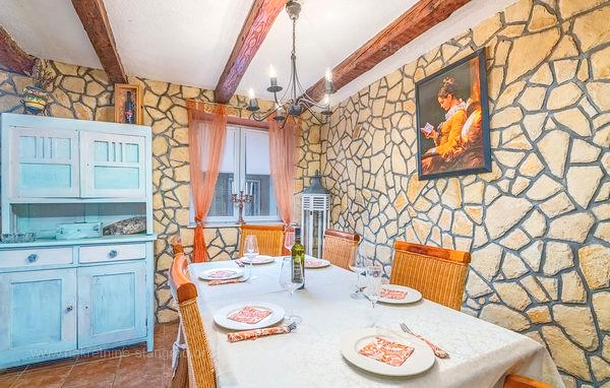Šilo, očarljiva hiša z bazenom in tremi apartmaji!