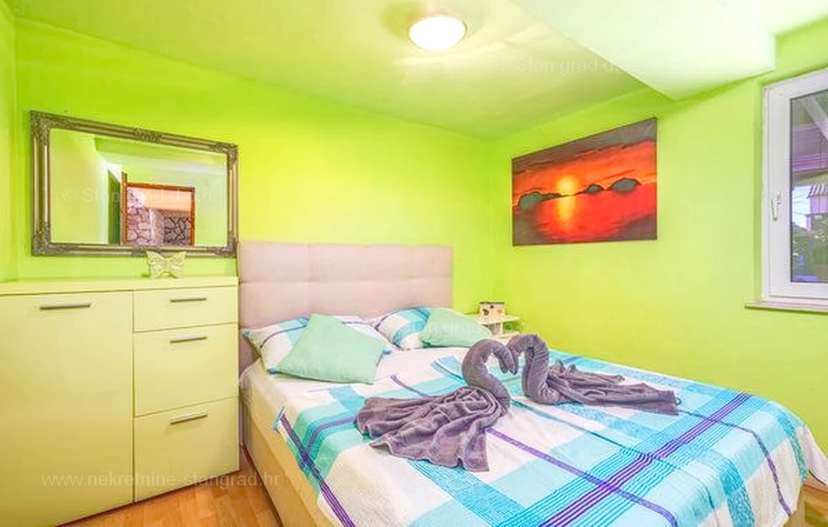 Šilo, očarljiva hiša z bazenom in tremi apartmaji!
