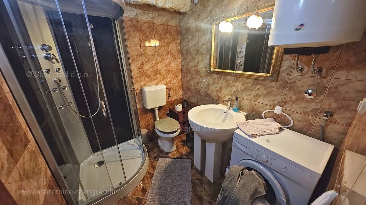 Šilo, očarljiva hiša z bazenom in tremi apartmaji!