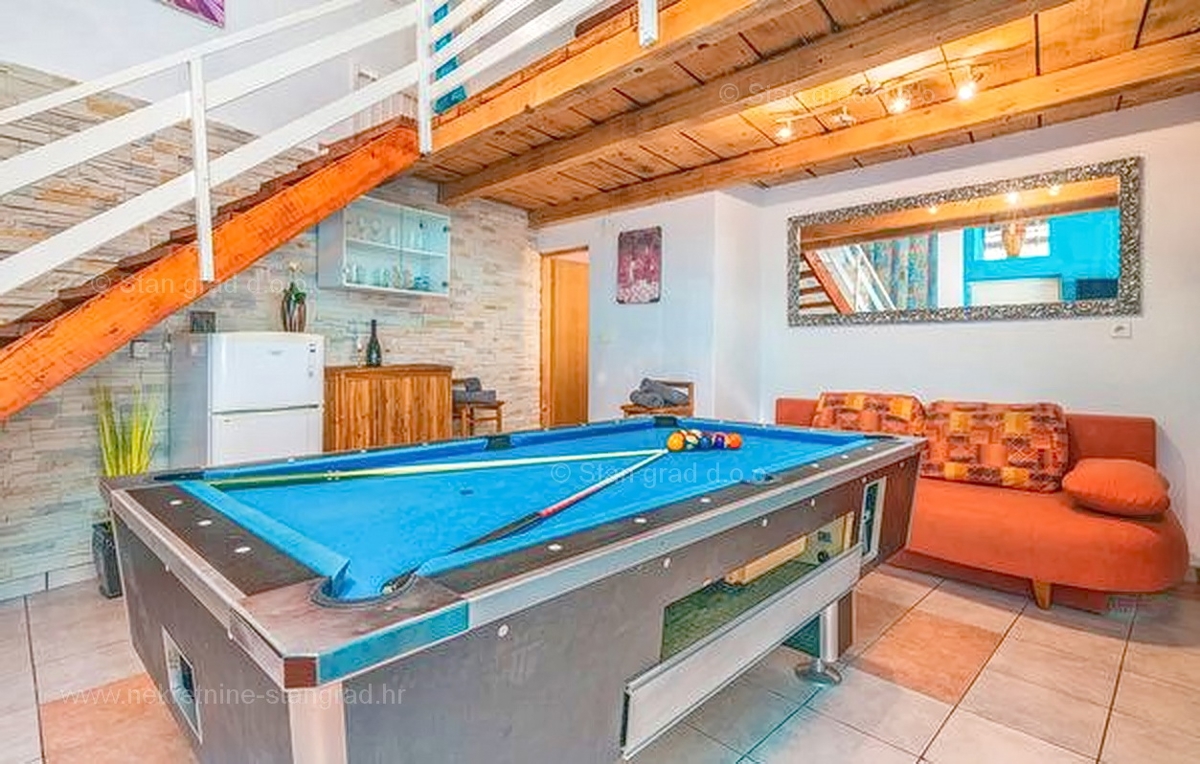 Šilo, očarljiva hiša z bazenom in tremi apartmaji!