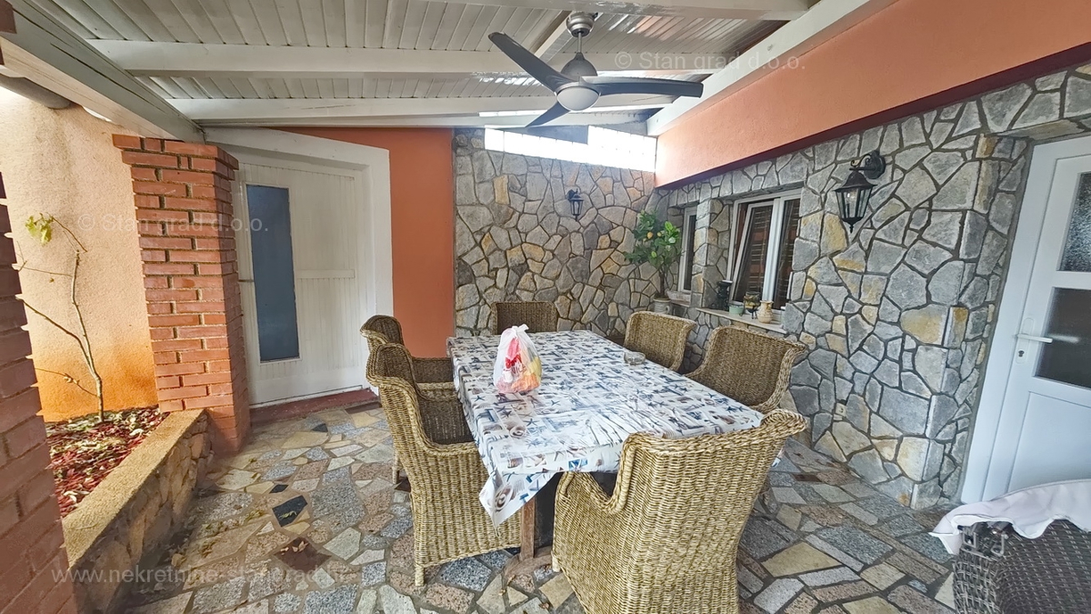 Šilo, očarljiva hiša z bazenom in tremi apartmaji!