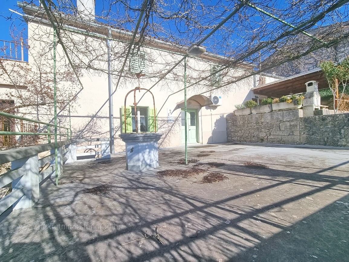 Krk, okolica, kamnita hiša na mirni lokaciji!