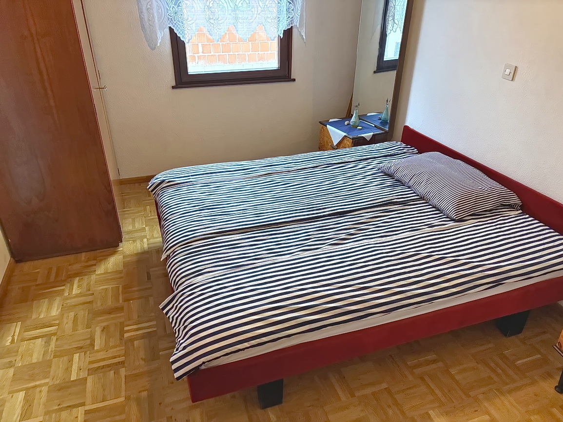 Krk, okolica, samostojna hiša z dvema stanovanjskima enotama!