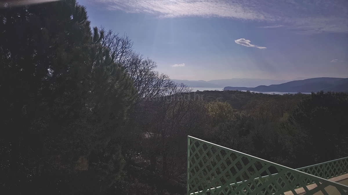 Vrbnik, dvojček s pogledom na morje!