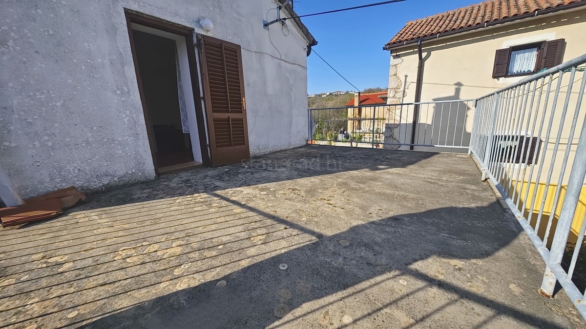 Vrbnik, dvojček s pogledom na morje!