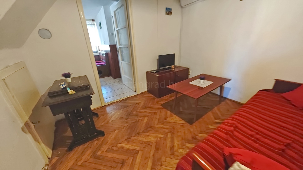 Vrbnik, dvojček s pogledom na morje!