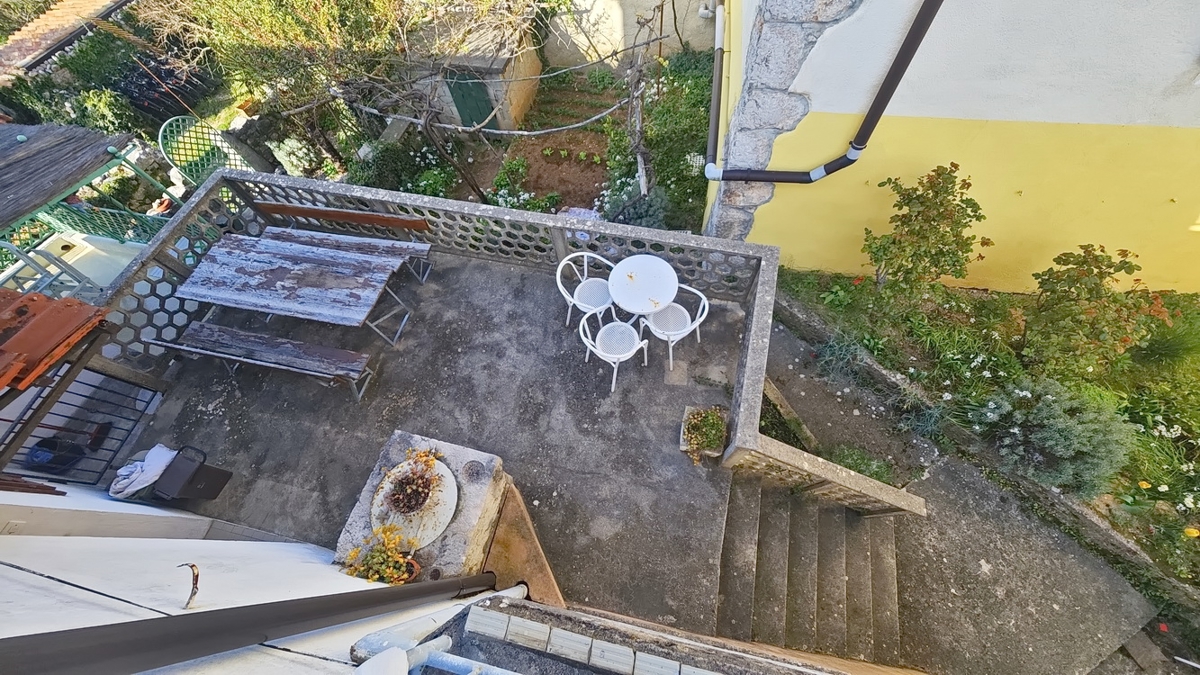 Vrbnik, dvojček s pogledom na morje!