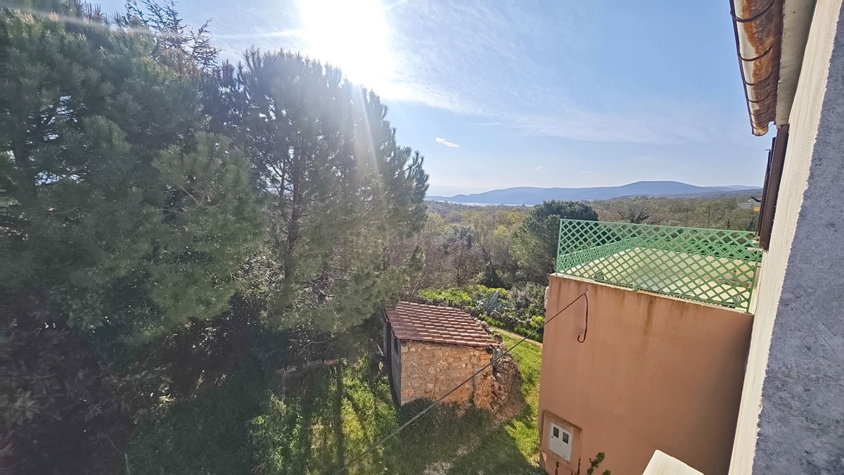 Vrbnik, dvojček s pogledom na morje!