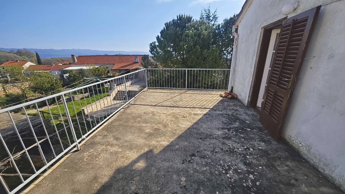 Vrbnik, dvojček s pogledom na morje!