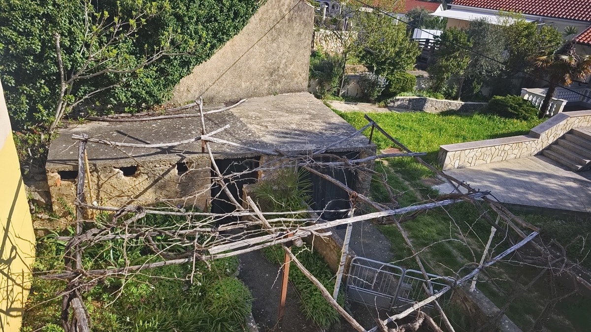 Vrbnik, dvojček s pogledom na morje!