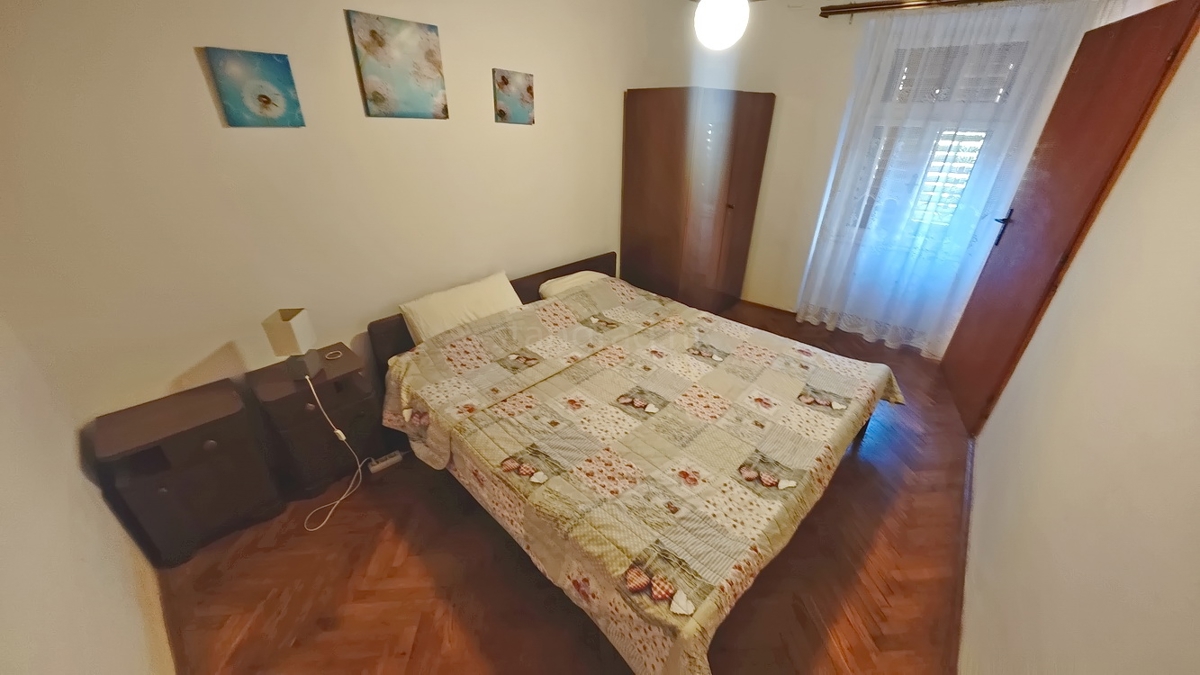 Vrbnik, dvojček s pogledom na morje!