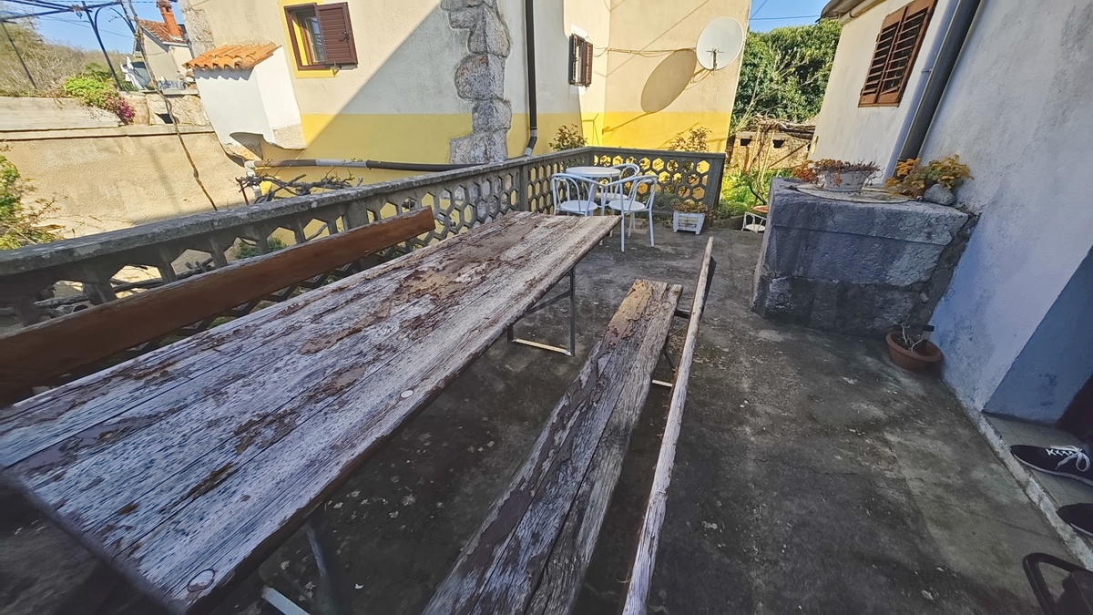 Vrbnik, dvojček s pogledom na morje!