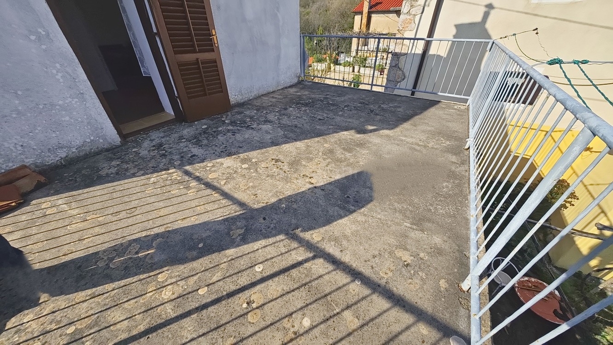 Vrbnik, dvojček s pogledom na morje!