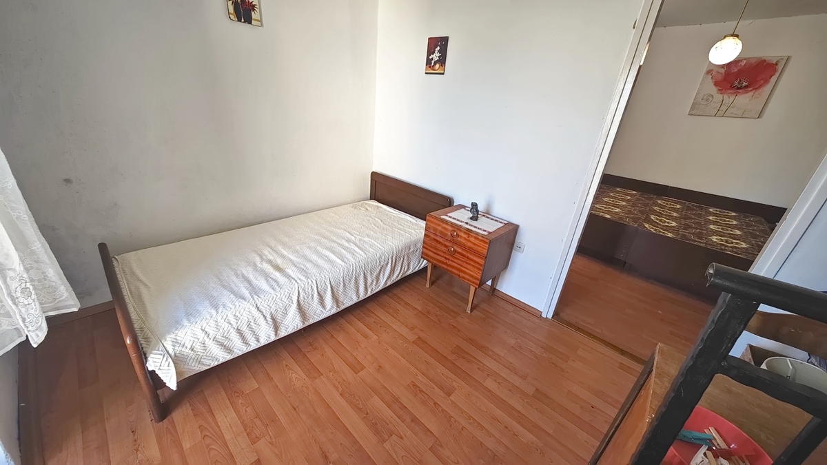Vrbnik, dvojček s pogledom na morje!
