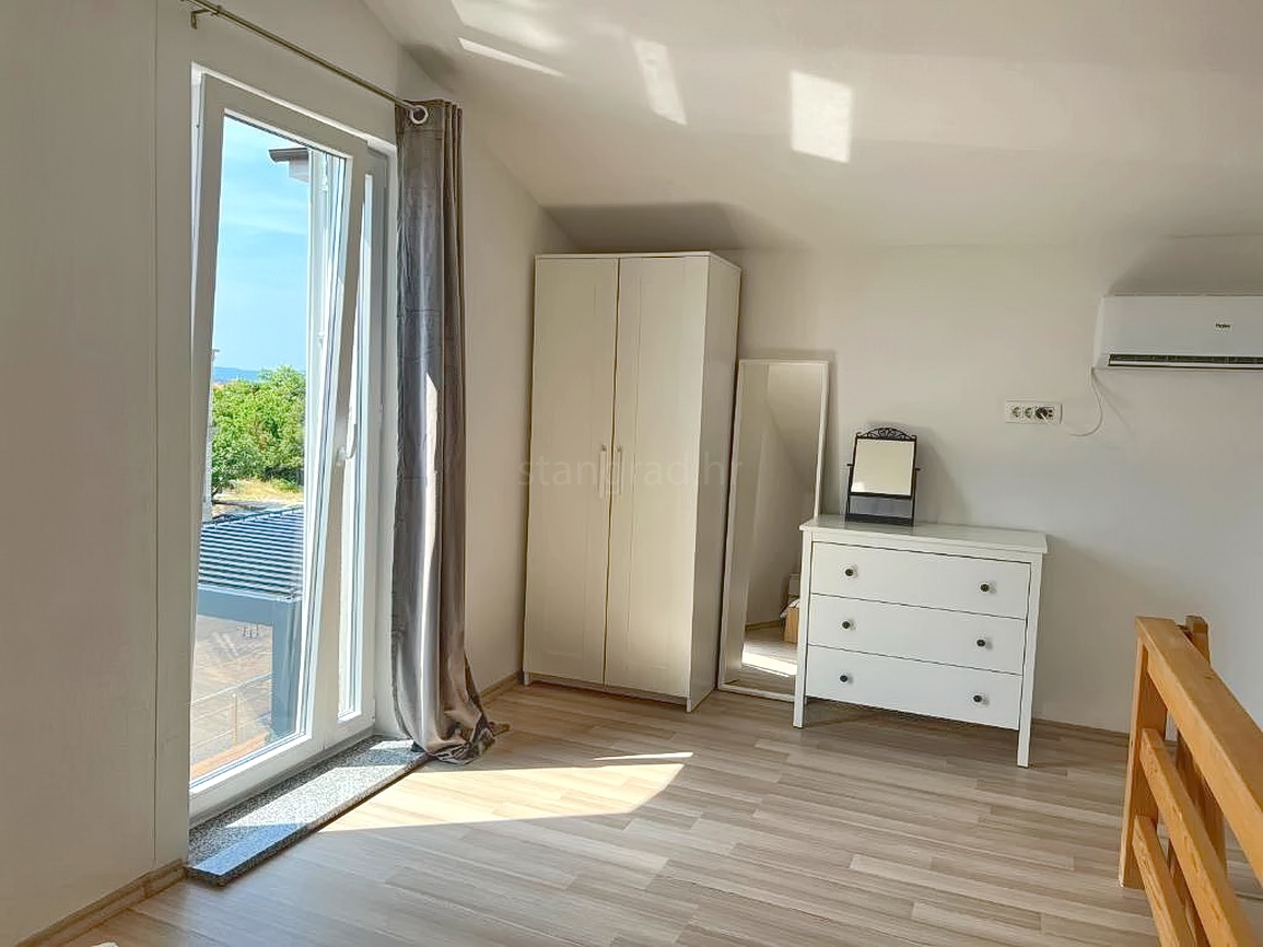 Omišalj, luksuzna stanovanjska stavba z apartmaji in penthouseom!