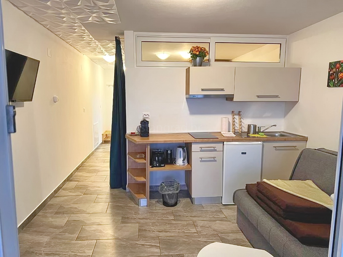 Omišalj, luksuzna stanovanjska stavba z apartmaji in penthouseom!