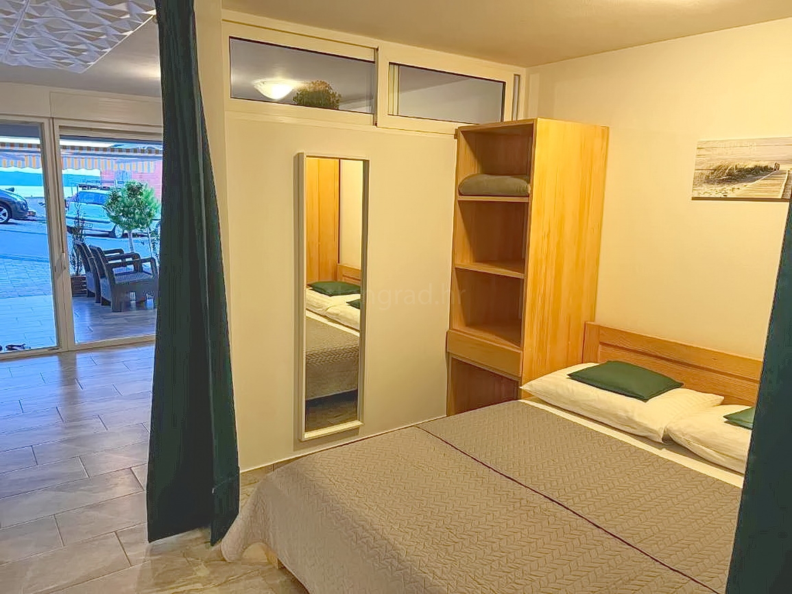 Omišalj, luksuzna stanovanjska stavba z apartmaji in penthouseom!