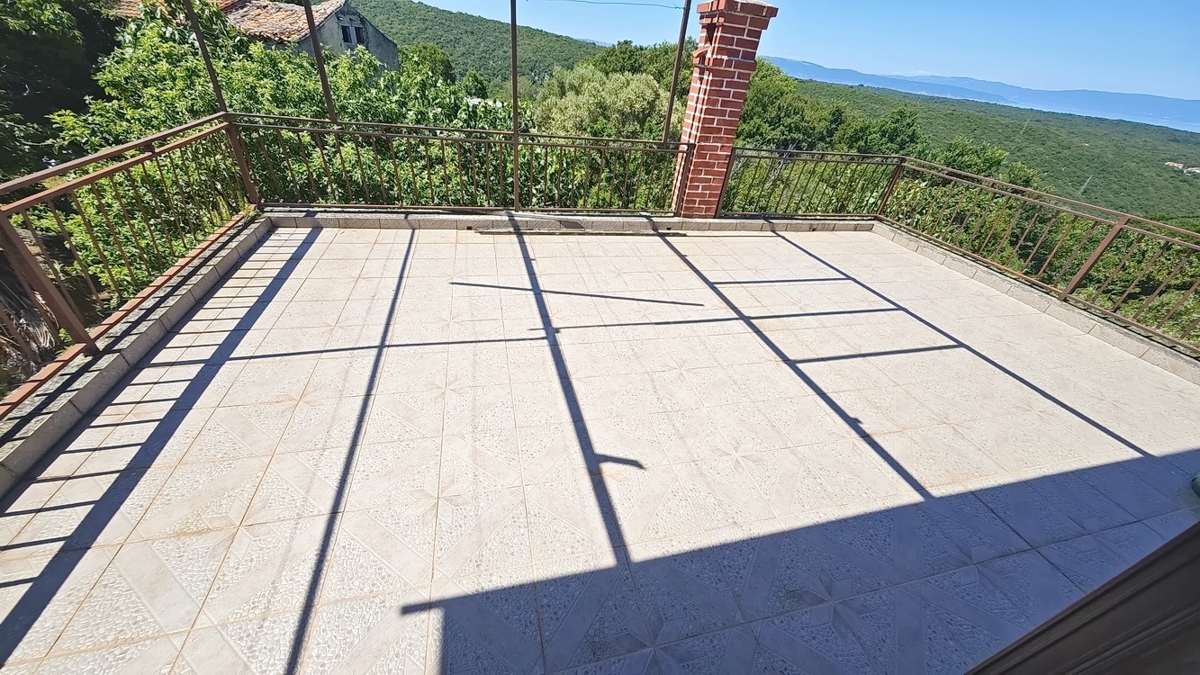 Dobrinj, samostojna hiša z odprtim pogledom na morje!