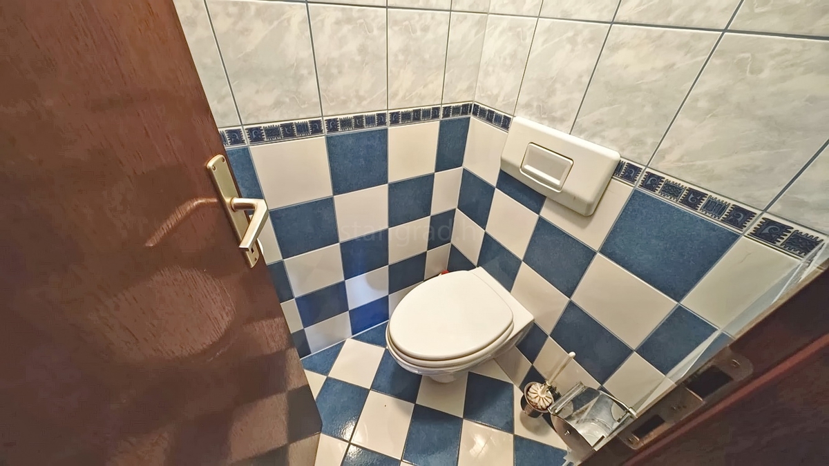 Punat, prostorno trisobno stanovanje z vrtom!