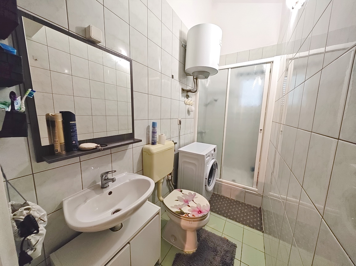 Malinska, opremljeno enosobno stanovanje blizu centra in morja!