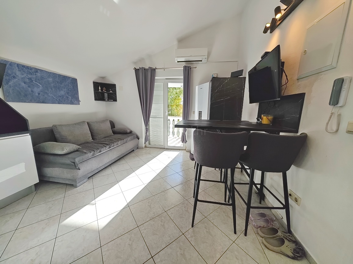 Malinska, opremljeno enosobno stanovanje blizu centra in morja!