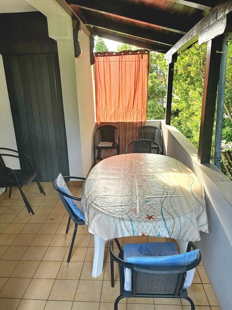 Krk, dvonadstropno stanovanje blizu morja!