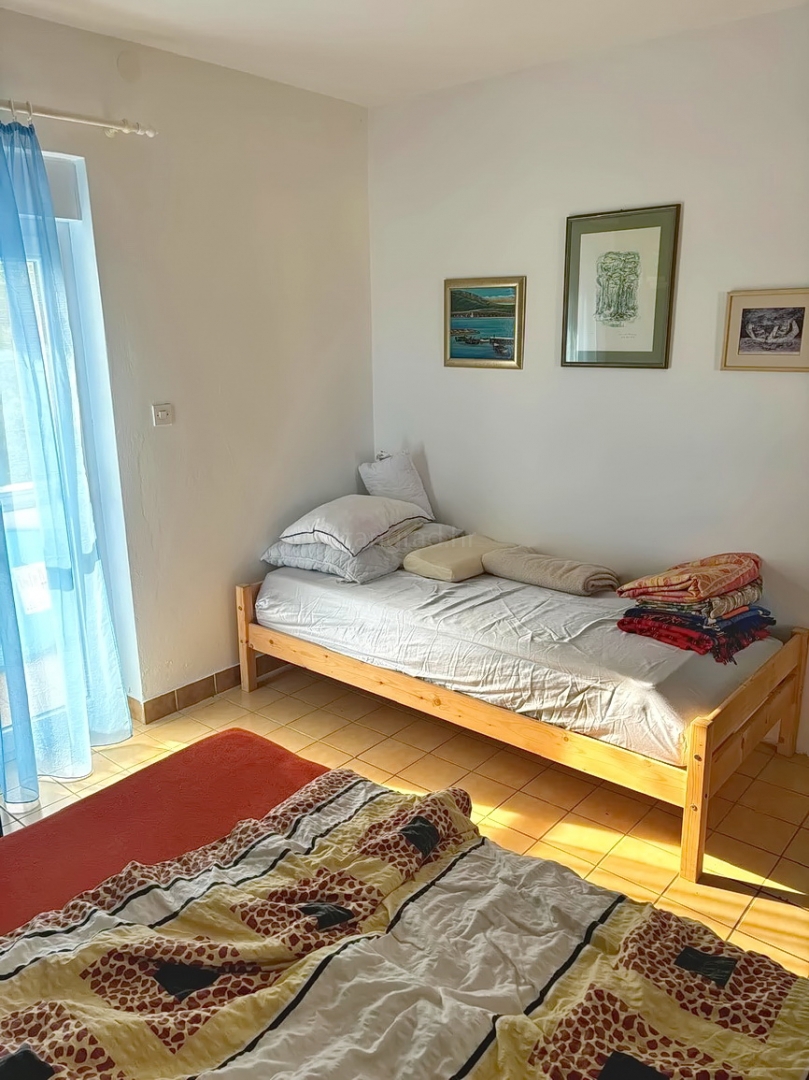 Krk, dvonadstropno stanovanje blizu morja!