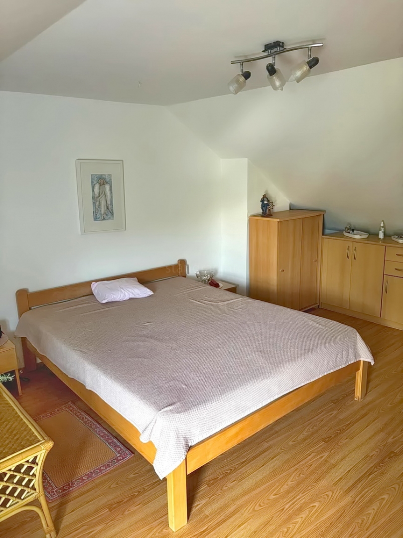 Krk, dvonadstropno stanovanje blizu morja!