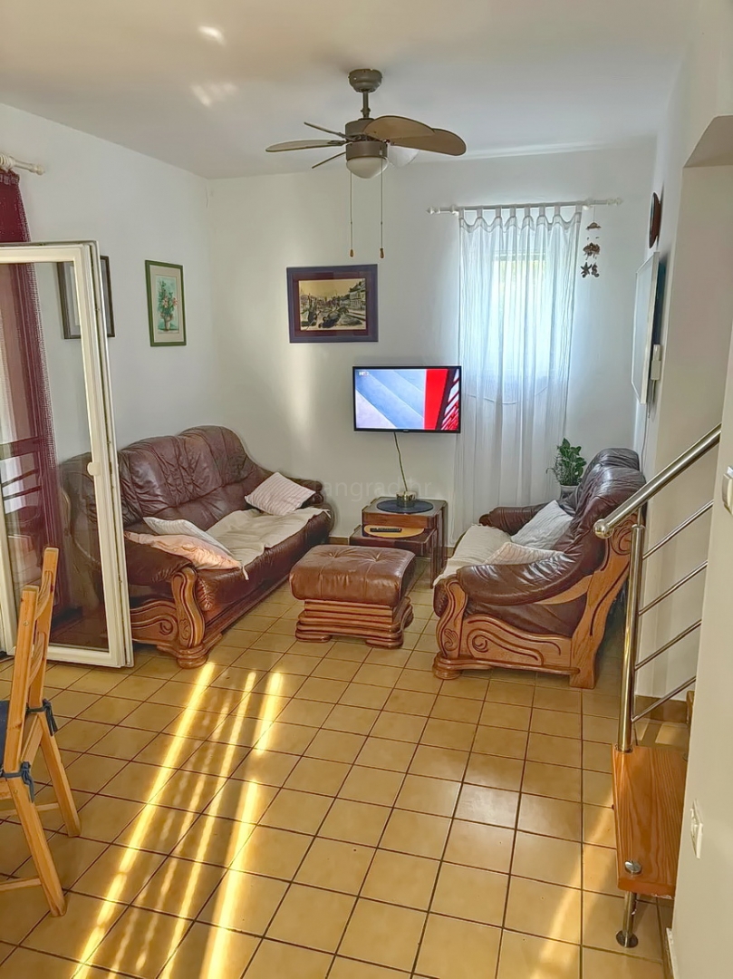 Krk, dvonadstropno stanovanje blizu morja!