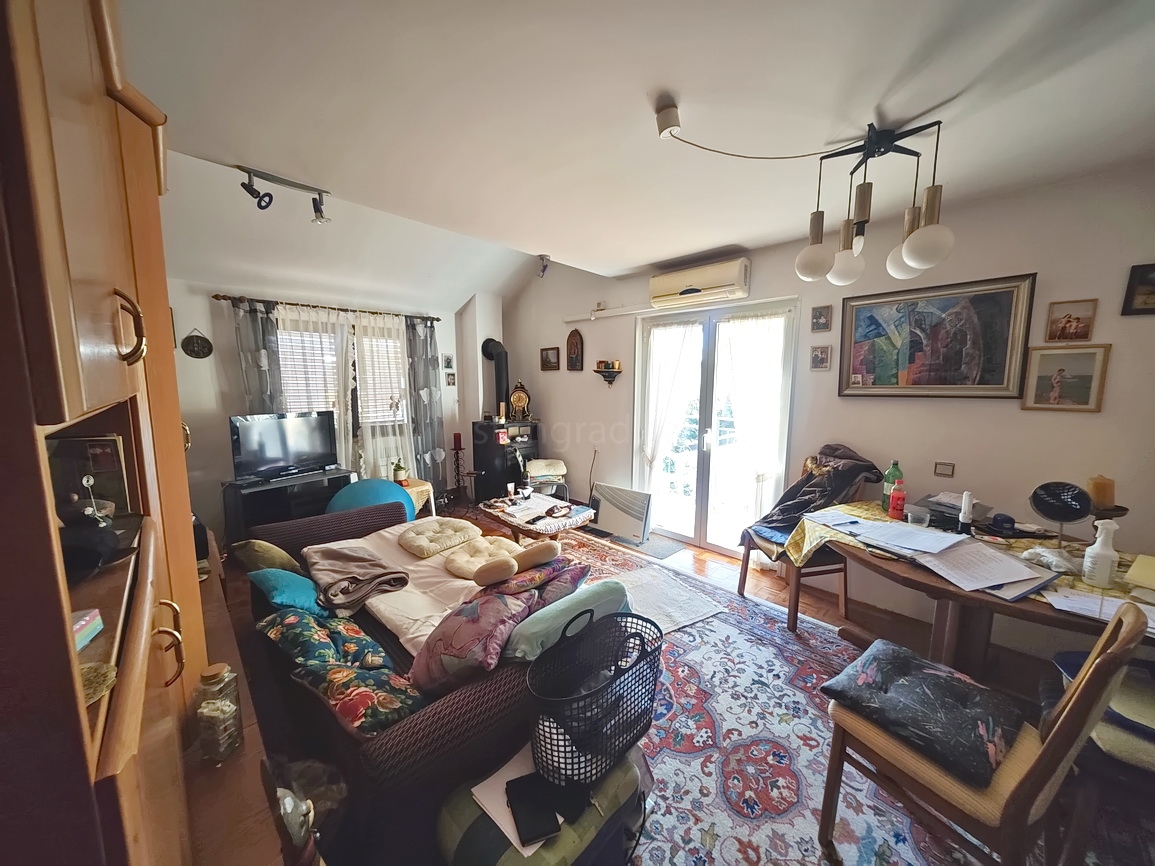 Malinska, dvonadstropno stanovanje v bližini morja!