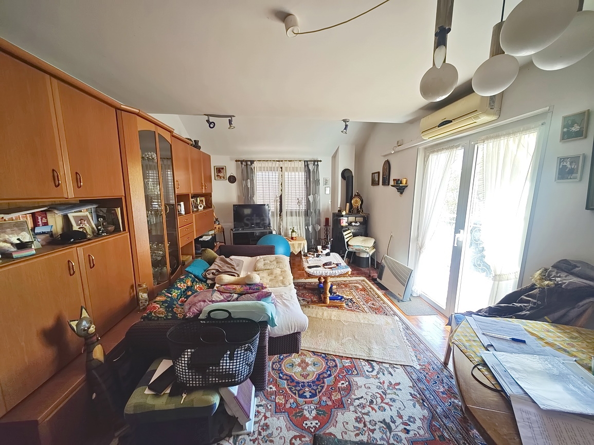 Malinska, dvonadstropno stanovanje v bližini morja!