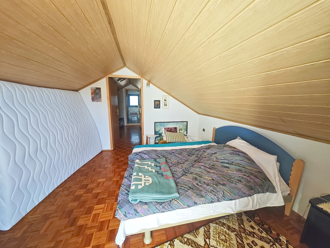 Malinska, dvonadstropno stanovanje v bližini morja!