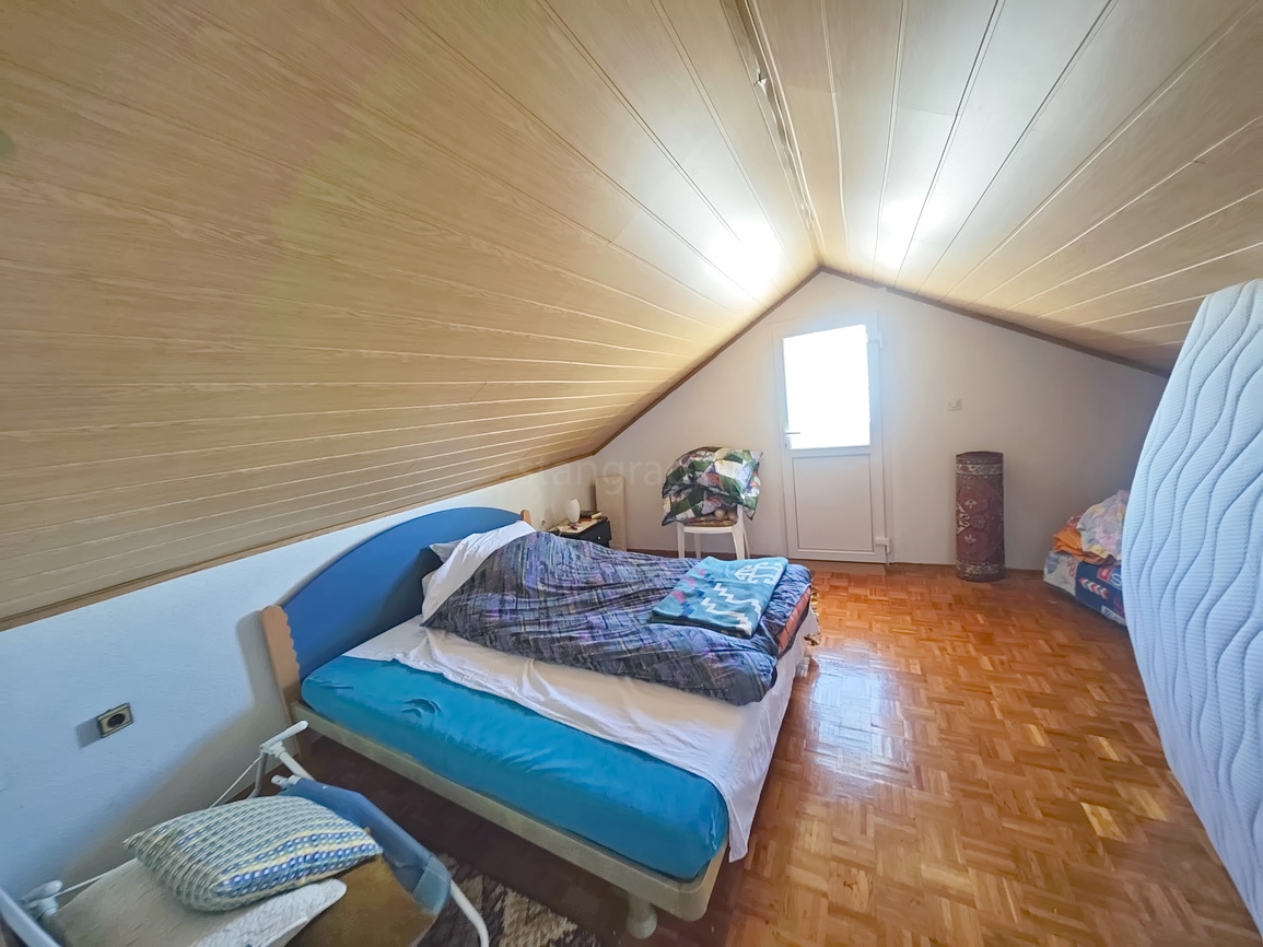 Malinska, dvonadstropno stanovanje v bližini morja!