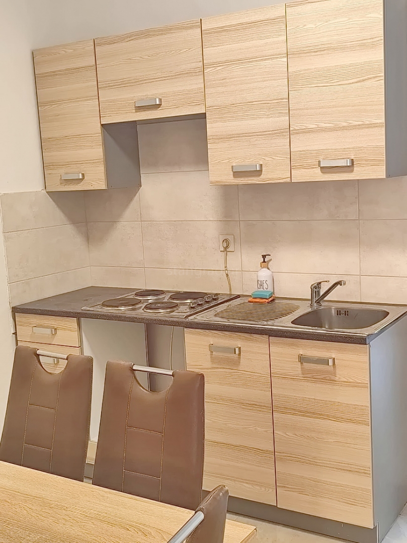 Crikvenica, garsonjera s teraso in prostornim vrtom!