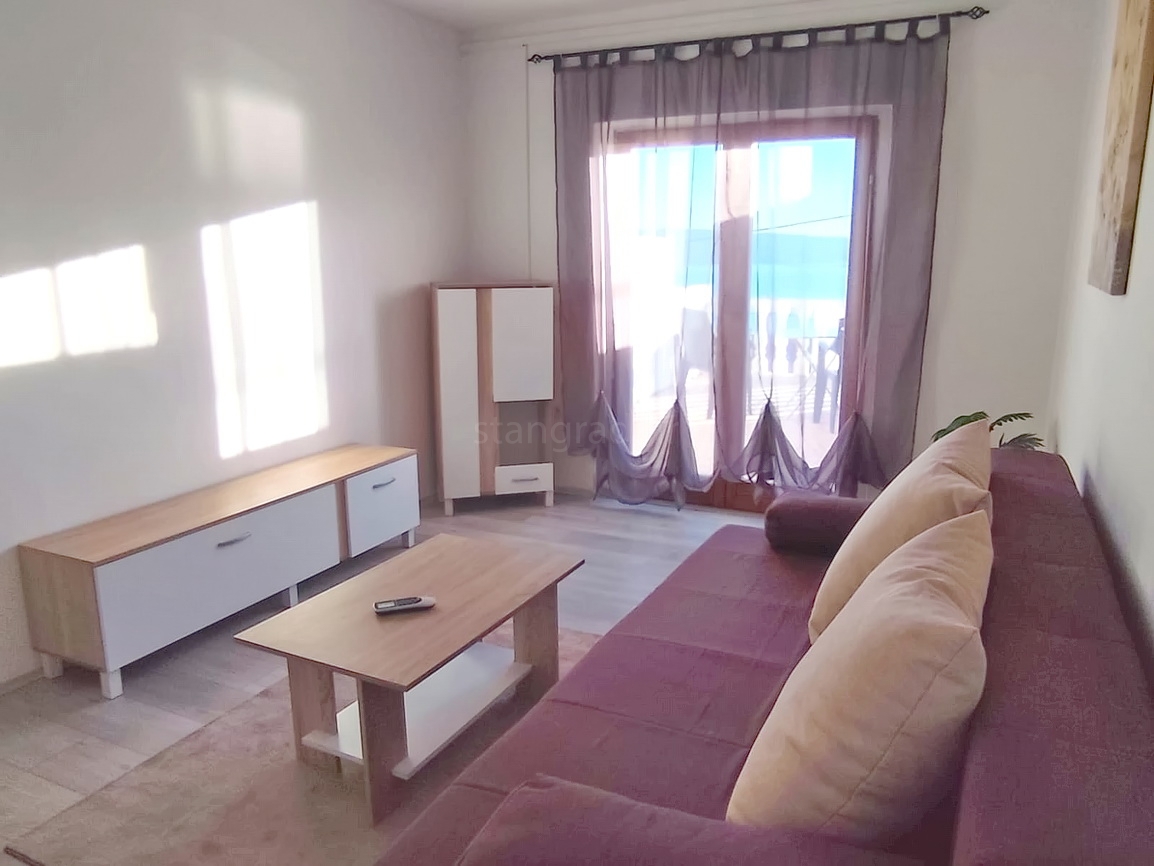 Crikvenica, garsonjera s teraso in prostornim vrtom!